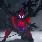 Asta, protagonista de Black Clover, em sua forma de União Demoníaca, aparece ajoelhado em um cenário escuro e cheio de fumaça. Sua silhueta tem grandes asas negras, detalhes vermelhos brilhantes na armadura e uma espada anti-magia ao centro. A imagem transmite poder, tensão e superação.