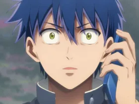 Personagem masculino de Psyren aparece em close com cabelo azul-escuro espetado e olhos verdes, segurando um telefone azul junto ao rosto. Ele veste uniforme escolar escuro e tem expressão surpresa diante de um fundo nebuloso, sugerindo suspense e ficção científica.